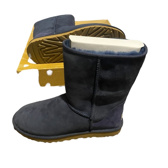UGG AUTRALIA CLASSIC SHORT  BOOT WOMEN'S SIZE 11 COLOR NAVY Damaged box - Picture 4 of 8
